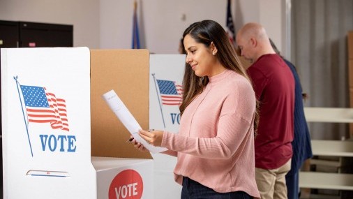 La Elección del Superintendente de Escuelas Públicas de Oklahoma queda en manos de los Votantes