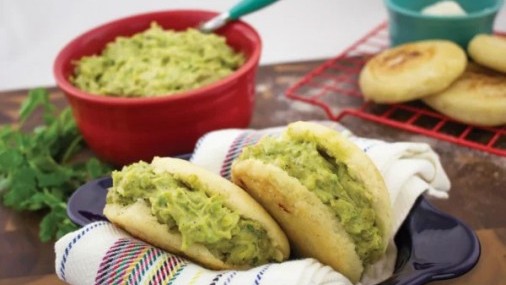 Receta de la Semana: Arepas de Pollo y Aguacate